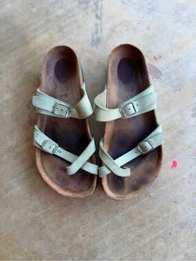 Birkenstock 39 100% Leather Mayari